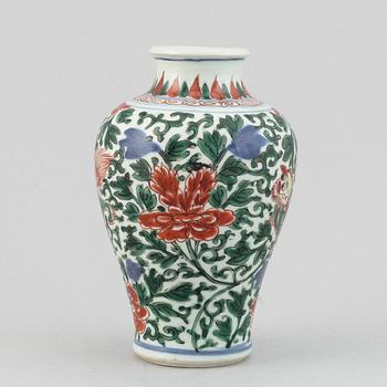 A wucai Transitional vase, 17th Century.