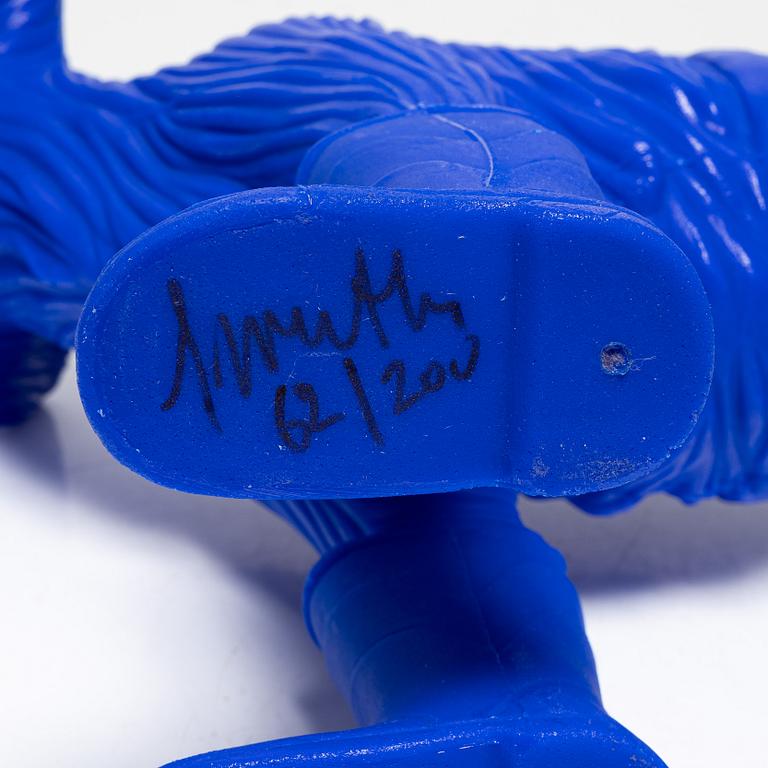 William Sweetlove, "Cloned Schnauzer with water bottle". (Blue).