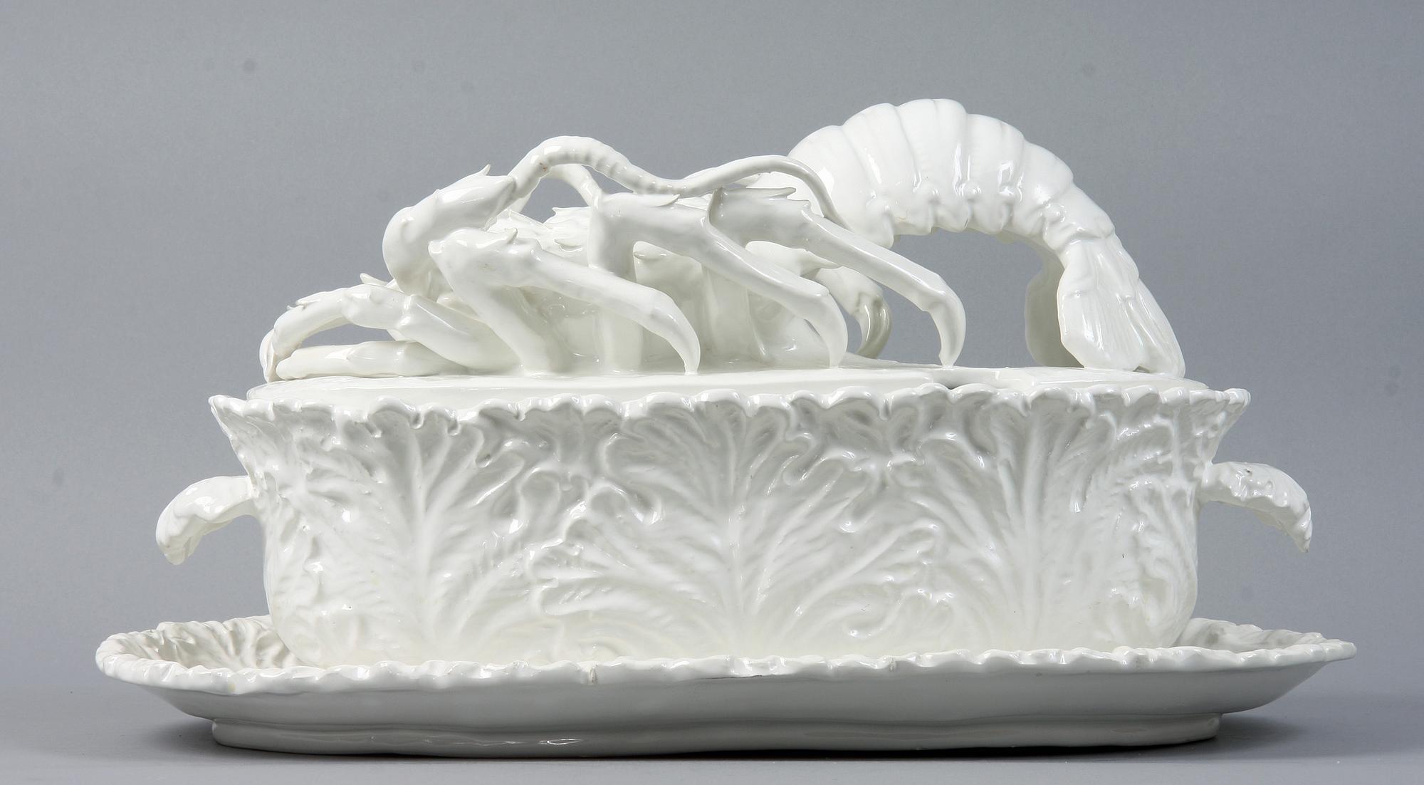 TERRIN PÅ FAT, porslin, Italien, 1900-tal.