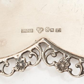 Bricka, fat samt bestick, 4 st, silver, bl a Gewe, Malmö 1966.