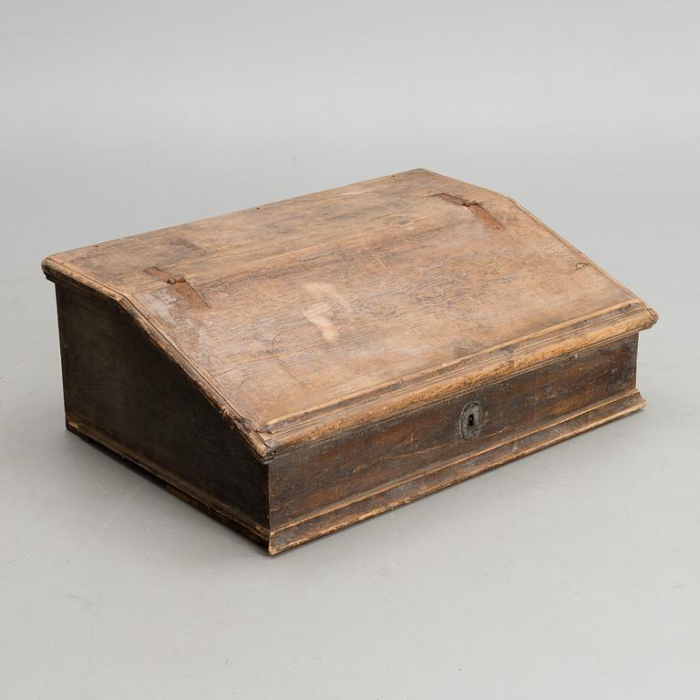 WRITING BOX, 18th century.