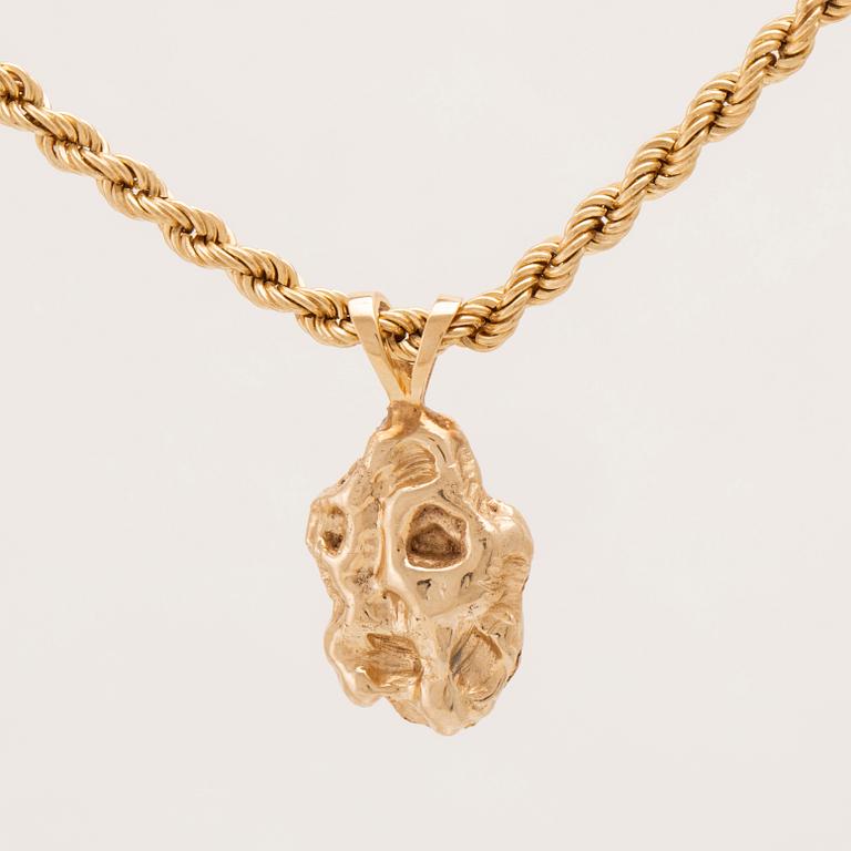 Necklace 14K gold with a pendant in the shape of a gold nugget.