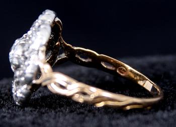 RING, guld samt rosenslipade diamanter, 1900-talets första kvartal.