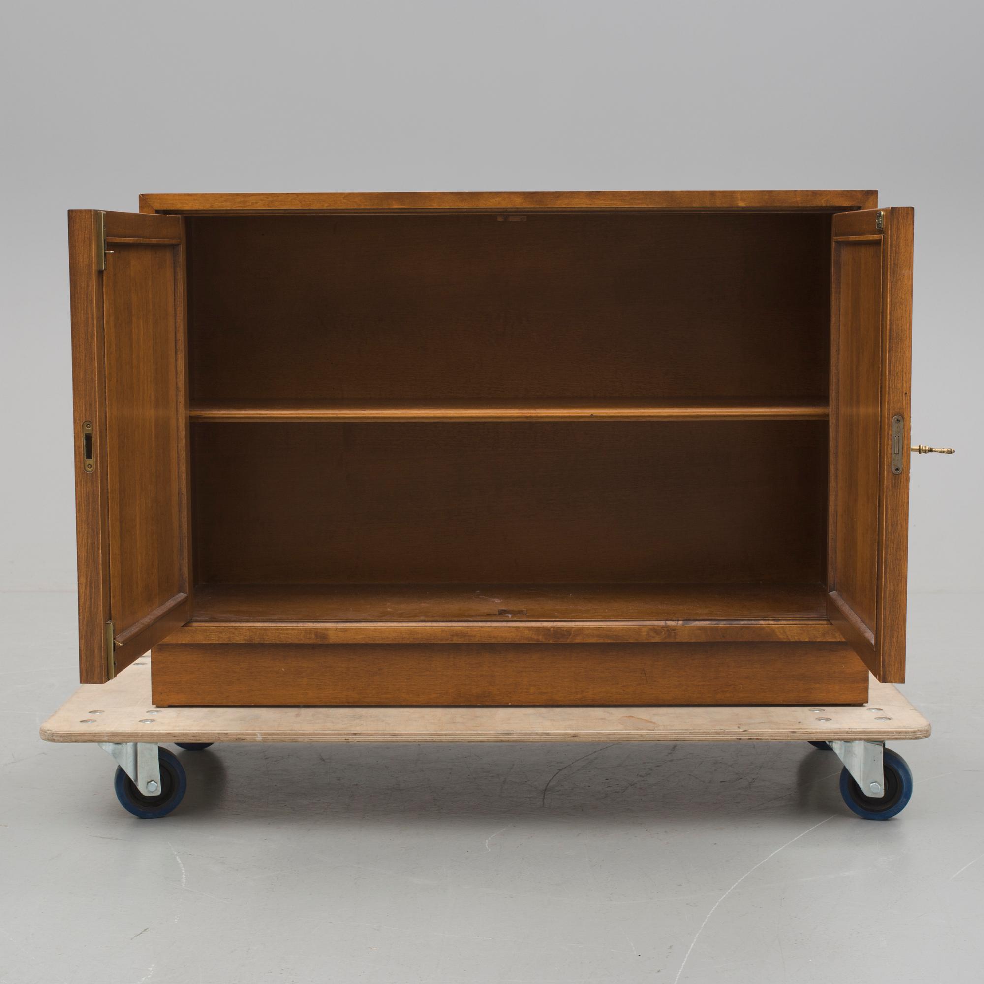 SIDEBOARD, Selva, sent 1900-tal.