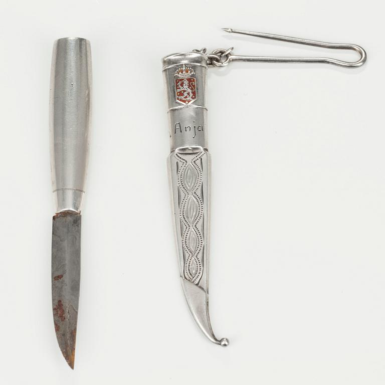 SLIDKNIV, 813 silver, emalj, stål. Suomen Kultaseppä Oy. Början på 1900-tal.