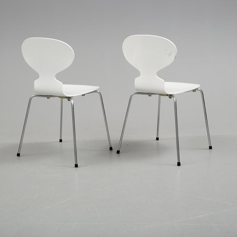 STOLAR, ett par, "Sjuan", Arne Jacobsen, Fritz Hansen, 1998.