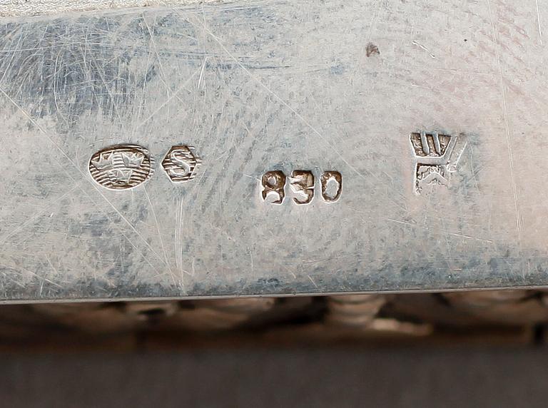 DOSA, silver, svenska importstämplar. Vikt 170 g.