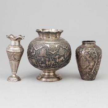 Vaser, 3 st, silver, möjligen persiska, 1900-tal.