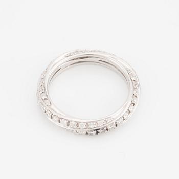 Ring, Crieri, 18K vitguld med briljantslipade diamanter.