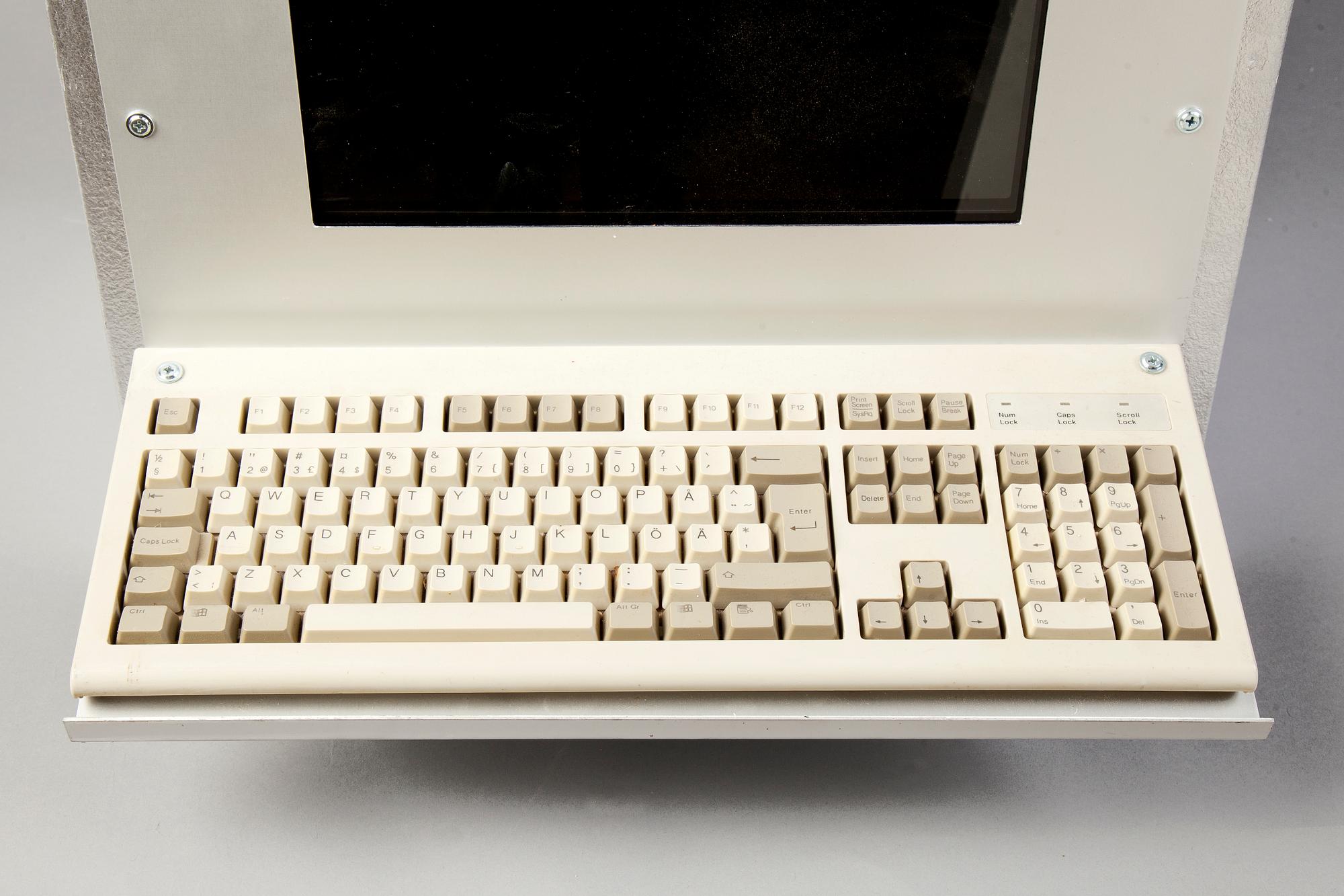 VATTENMASKIN MED NISSE DEPP, NK 2014, JoAnn Tan Studio.