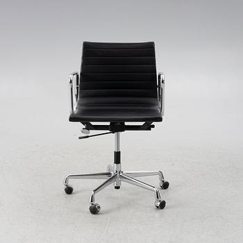 Charles & Ray Eames, karmstol, EA 117, Vitra.