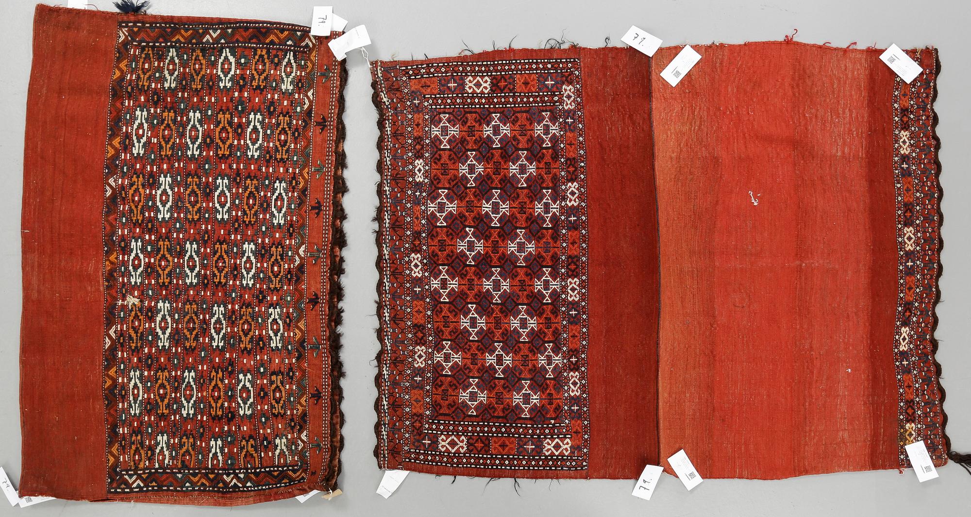 SADELVÄSKOR, 2 st, semiantika Turkmener, ca 75 x 118 resp 68 x 105 cm.