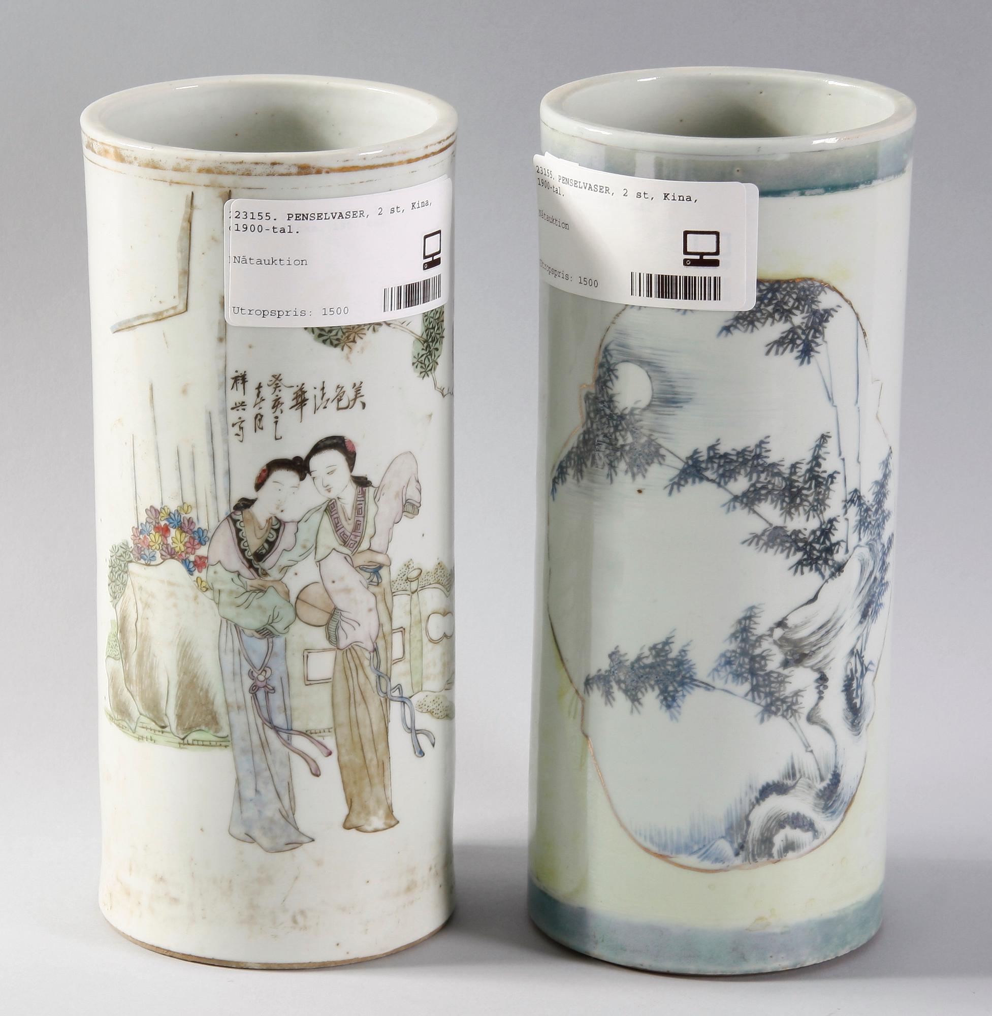 PENSELVASER, 2 st, porslin, Kina, 1900-tal.