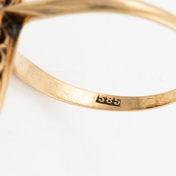 Ring 14K gold with old-cut diamonds in navette shape, circa 1900.