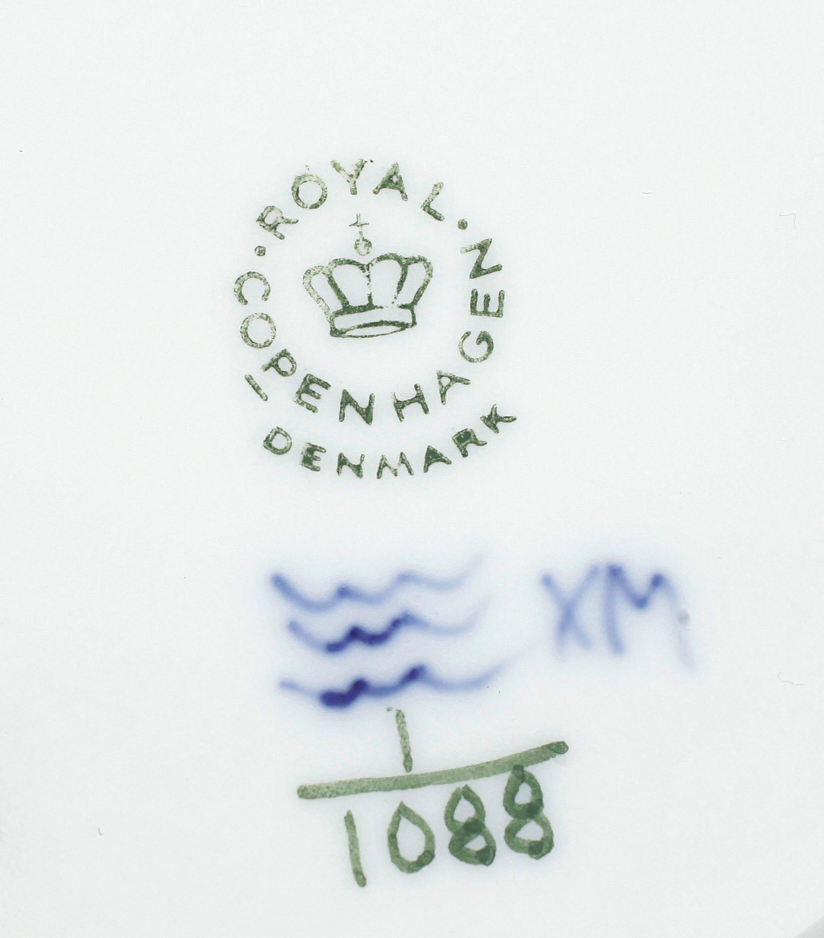 MOCCASERVIS, 36 delar, Musselmalet, Royal Copenhagen, 1900-talets andra hälft.