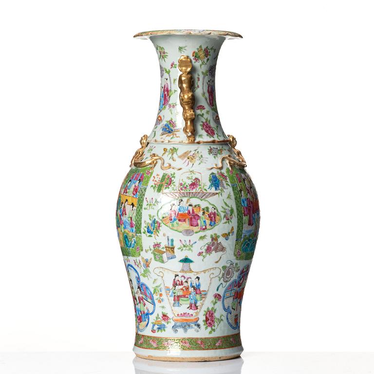 A famille rose Canton vase, Qing dynasty, 19th century.