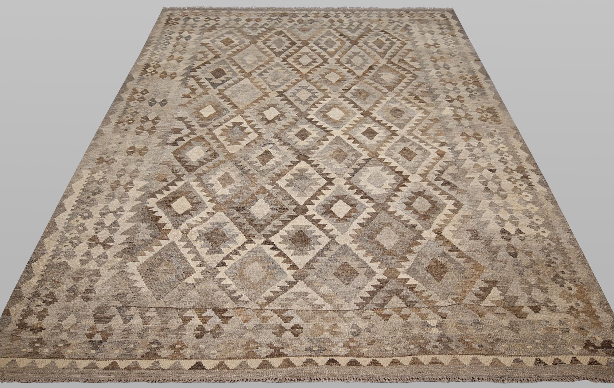 A Kilim rug, approx. 288 x 205 cm.