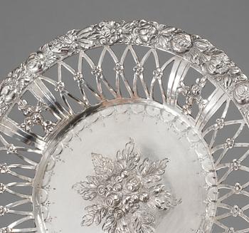 PARTI SILVER, 3 delar, delvis låghaltigt, 1800- och 1900-tal, vikt 343 g.