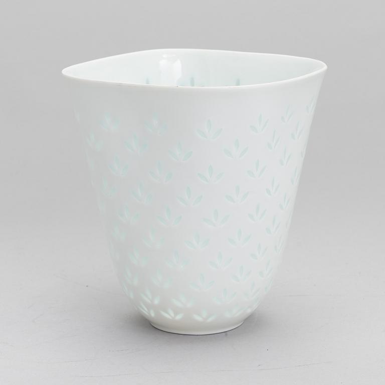FRIEDL HOLZER-KJELLBERG, VASE, rice porcelain, signed F.H.Kj. Arabia Made in Finland.