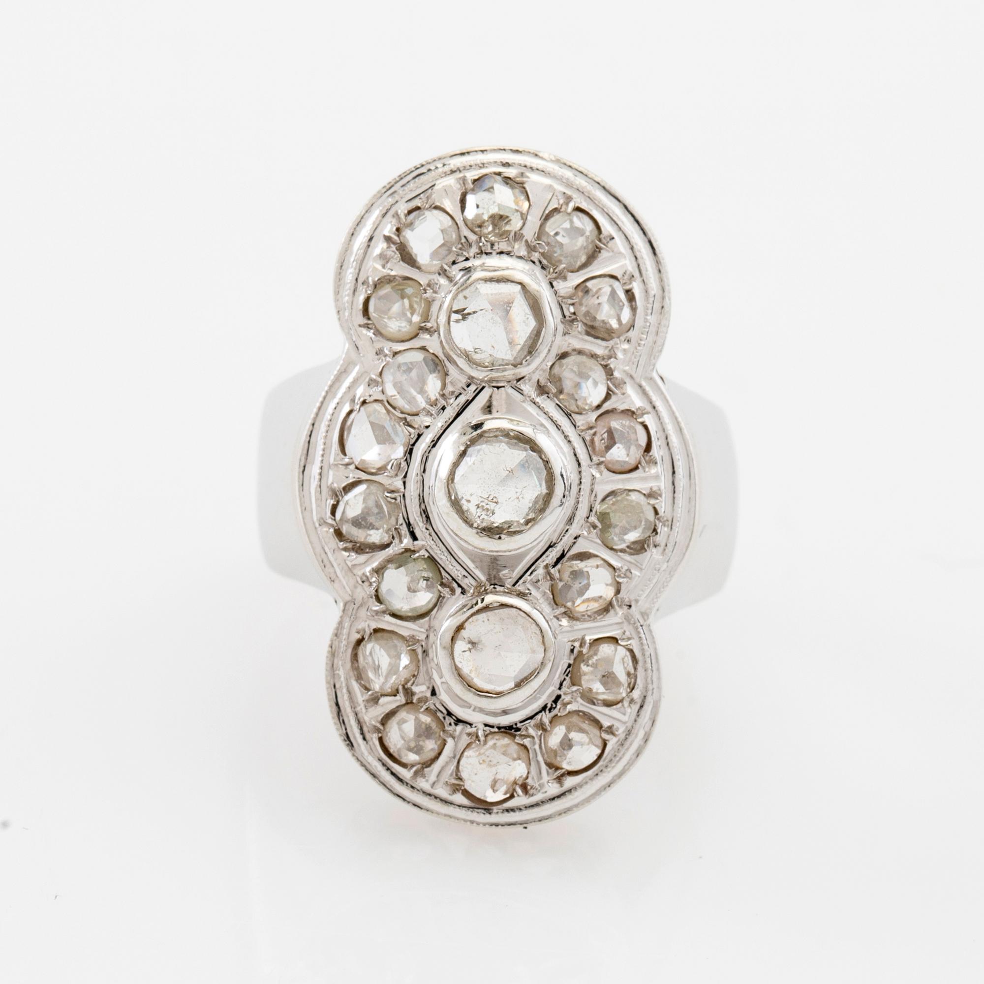 Ring 18K white gold set with rose-cut diamonds.
