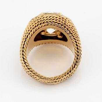 Sterlé ring 18K guld med en rund briljantslipad diamant.