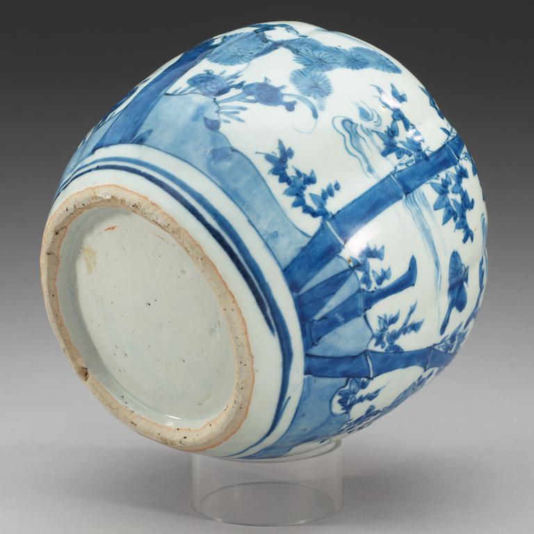 A blue and white jar, Ming dynasty Wanli (1573-1620).