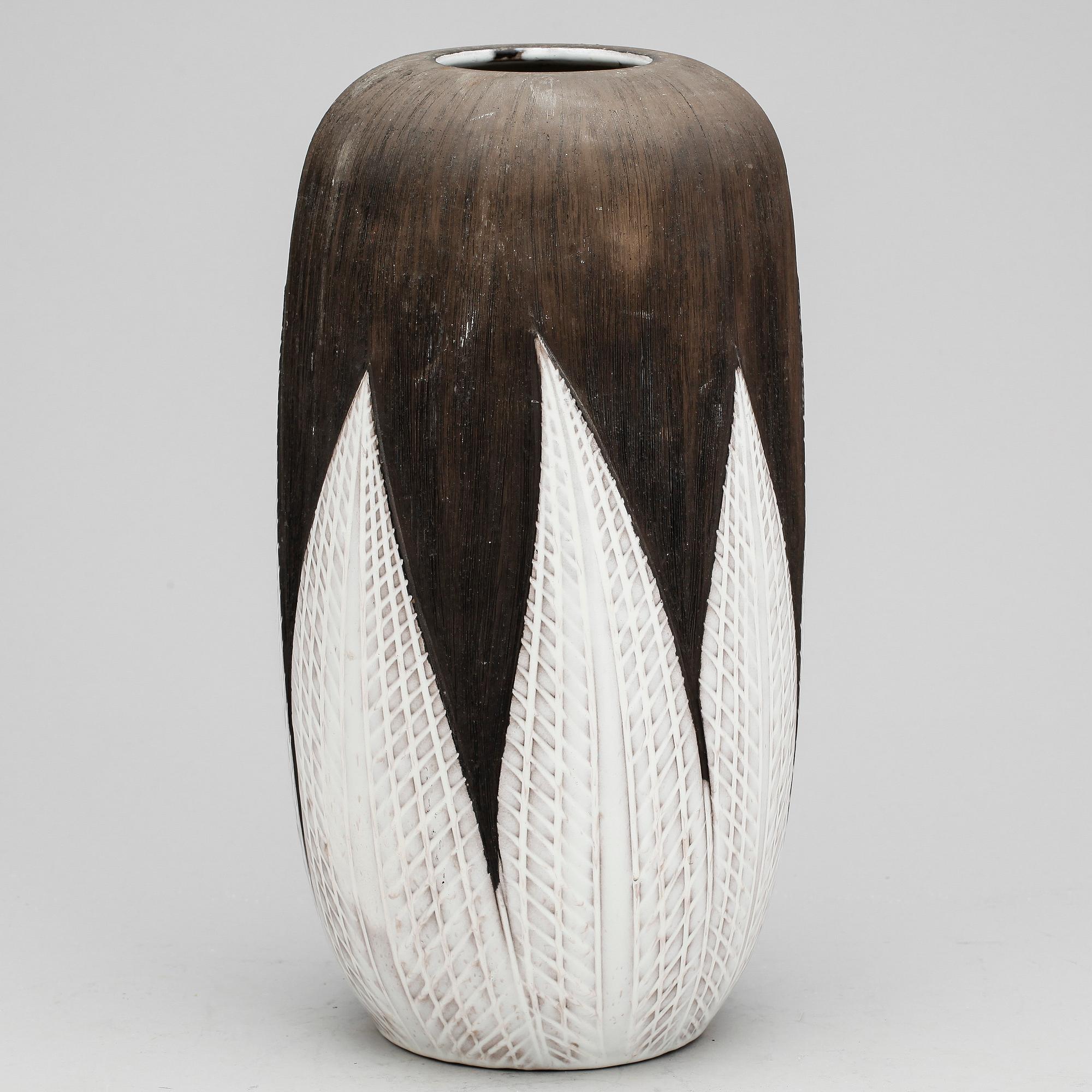 VAS, stengods, "Paprika", Anna-Lisa Thomson, Upsala-Ekeby, i produktion 1951-69.