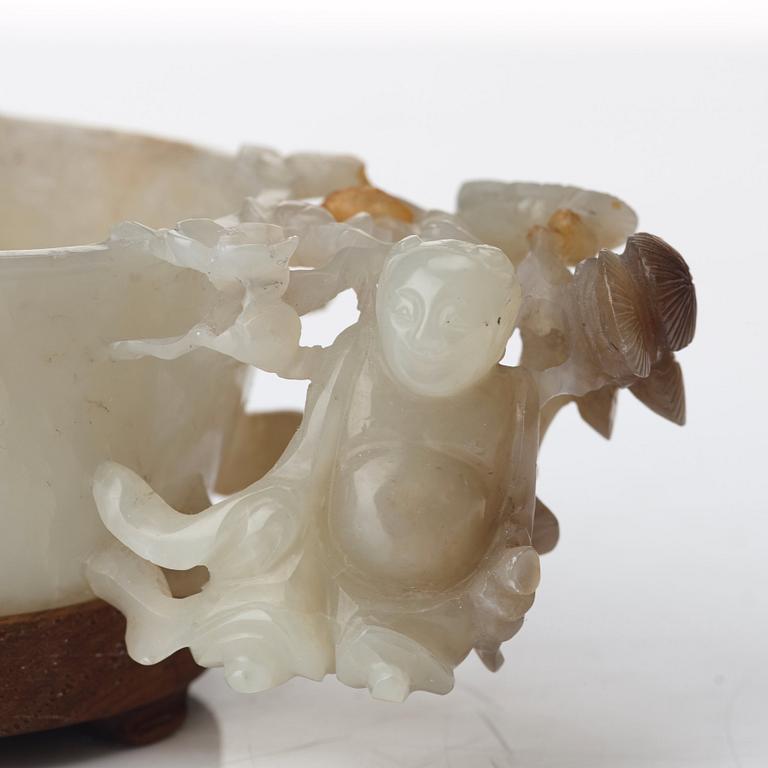 A nephrite bowl, Qing dynasty, 19th Century.