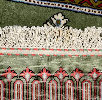 MATTA, sannolikt Täbris. Ca 60x82 cm.