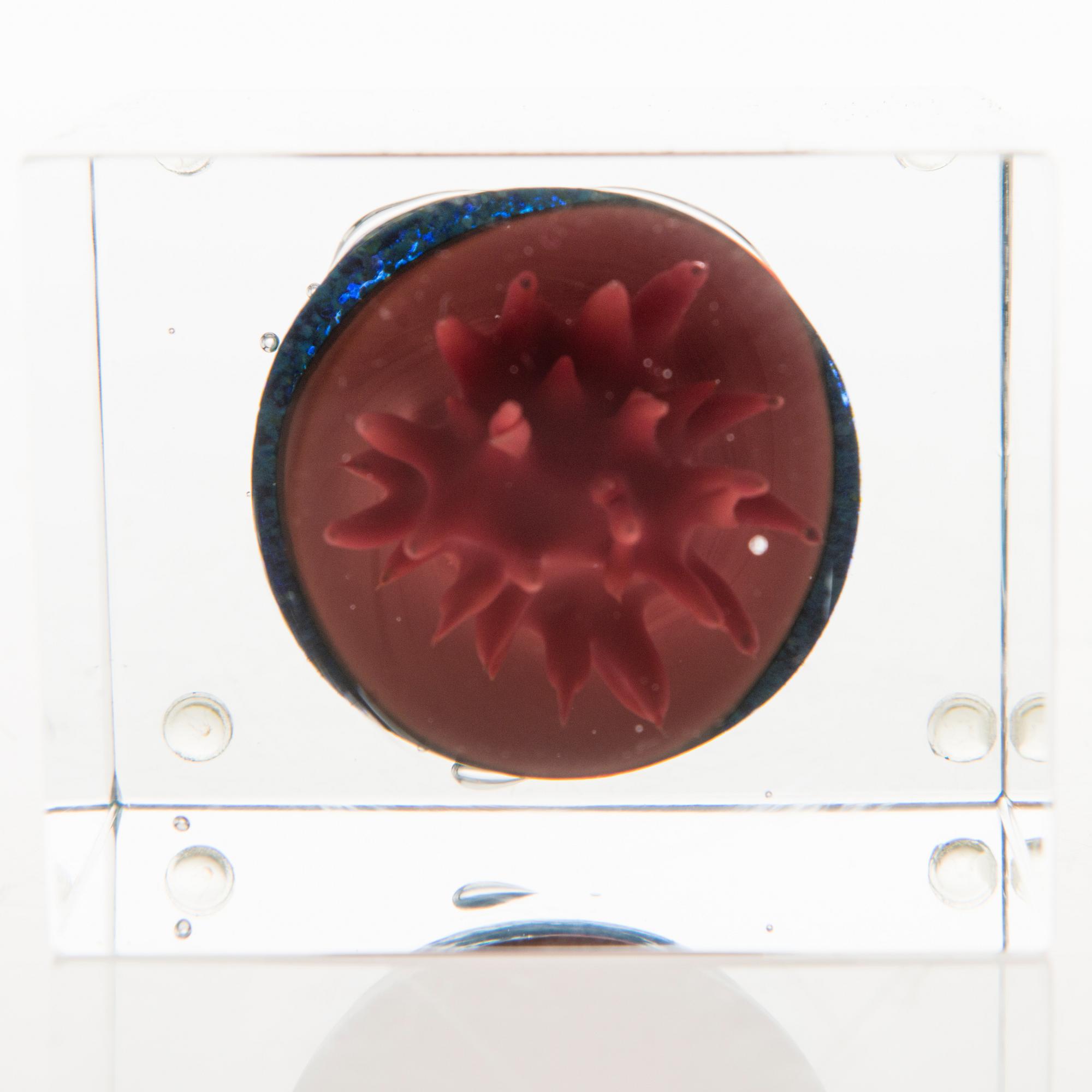 OIVA TOIKKA, An annual cube signed Oiva Toikka Nuutajärvi 1991 and numbered 82/2000.