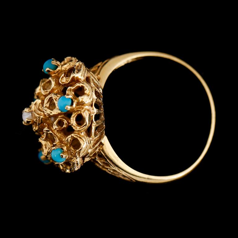 RING, 18K guld, turkoser och mindre odlad pärla.
