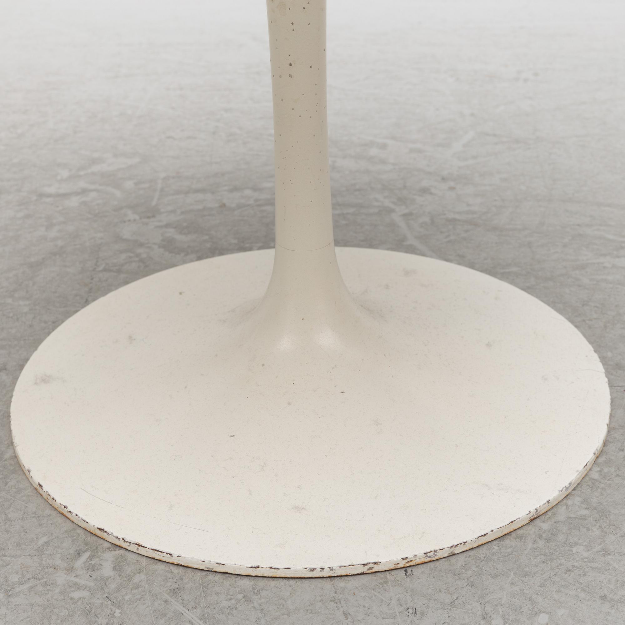 Eero Saarinen, a 'Tulip' coffee table, Knoll International or licensed manufactured by Nordiska Kompaniet, 1960s-70s.