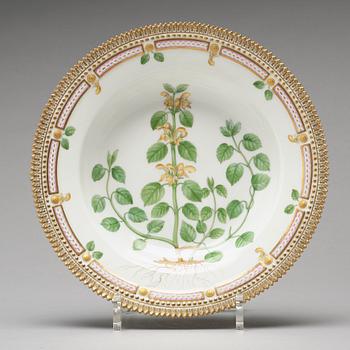 SOPPTALLRIKAR, sex stycken, porslin. "Flora Danica", Royal Copenhagen, Danmark, 1900-tal.
