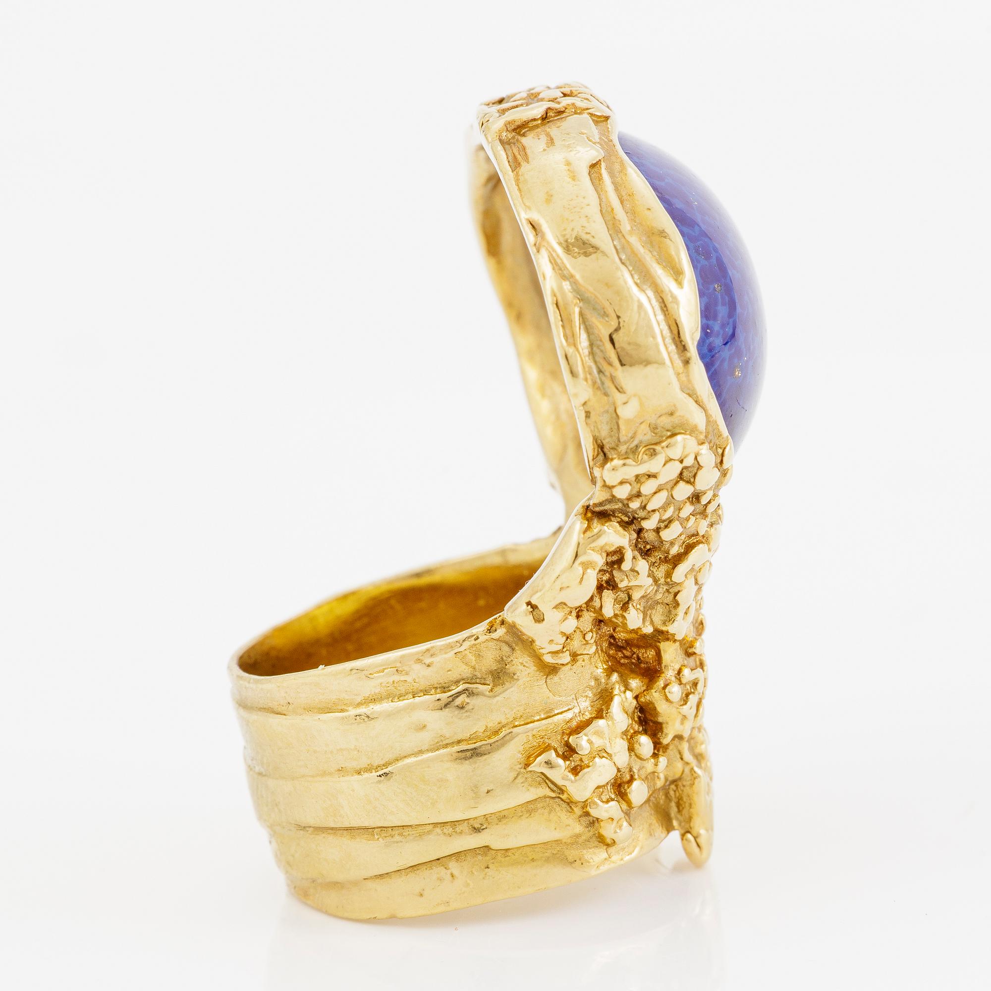 Yves Saint Laurent, ring.