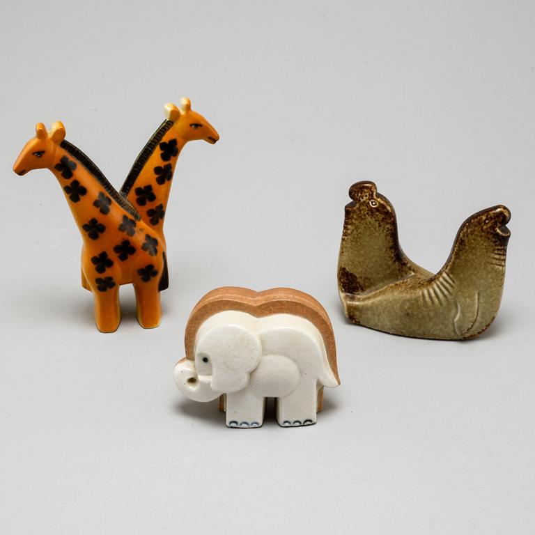 LISA LARSON, figuriner, 3 st, stengods, Gustavsberg, 1900-talets andra hälft.