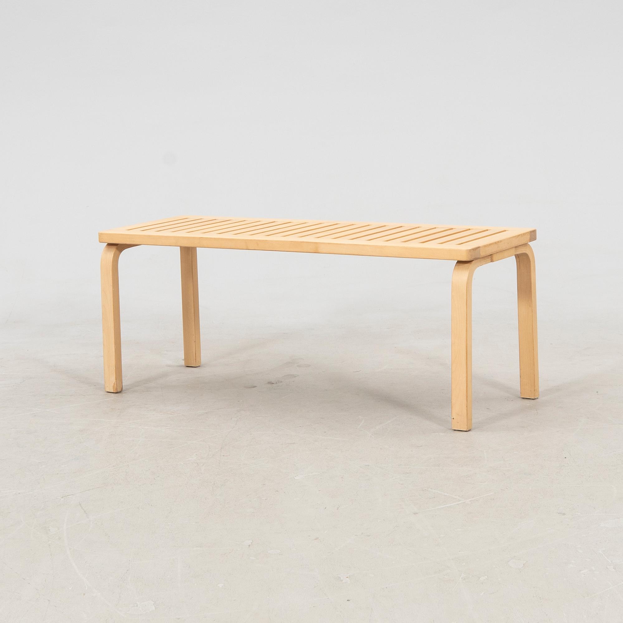 Alvar Aalto bänk 153A, Artek 1970/80-tal.