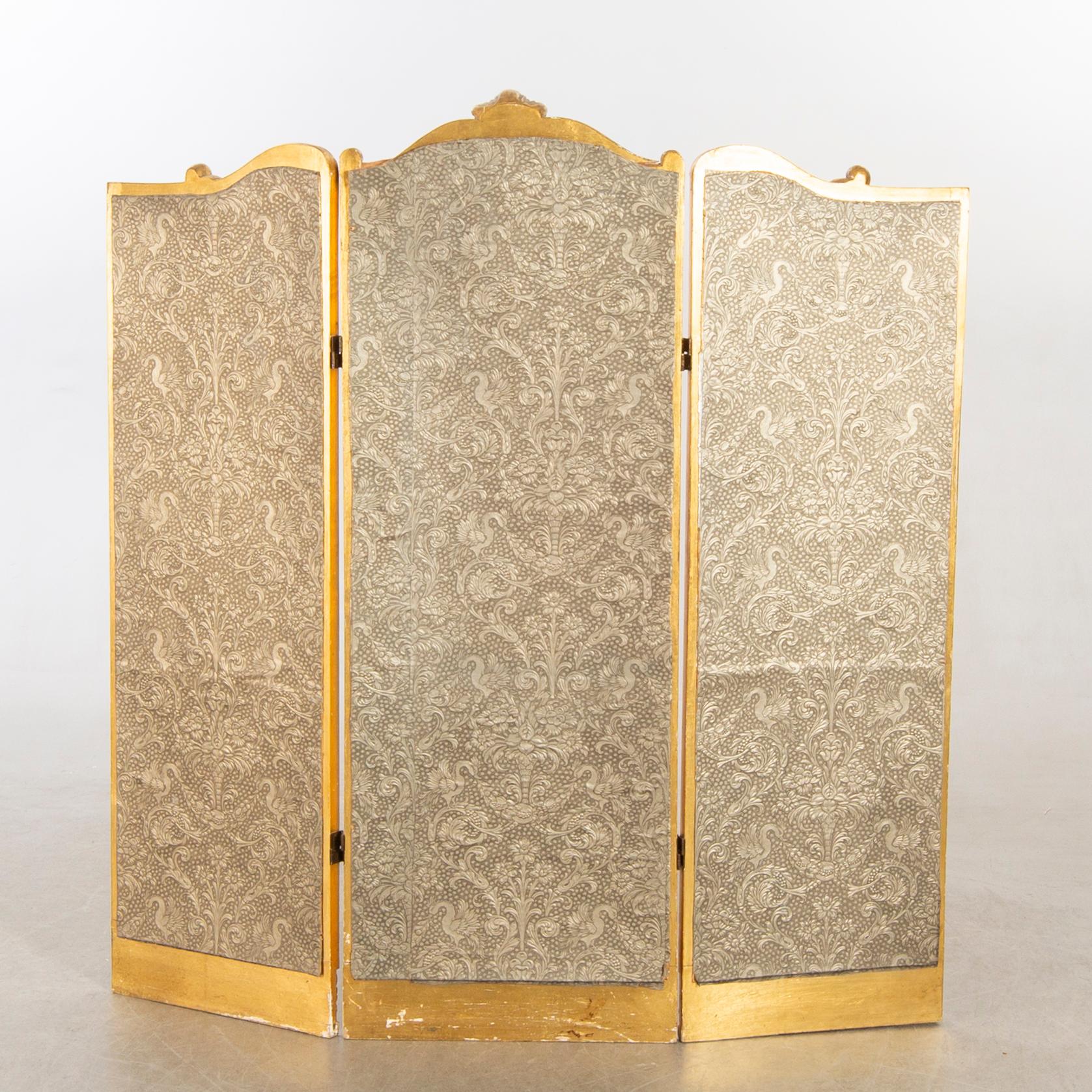 A Louis XVI-styel folding screen beginning of the 20th century.
