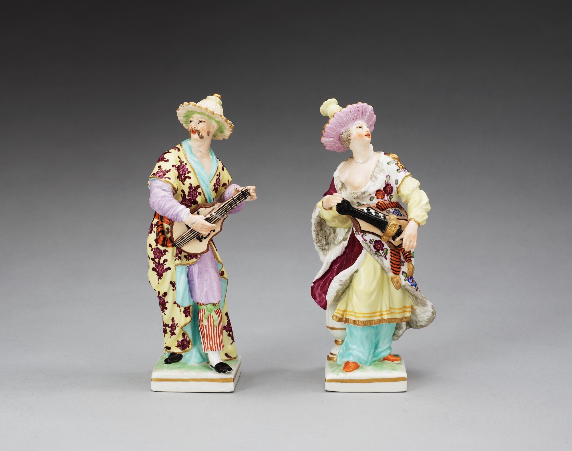 A set of two Berlin 'Chinouserie' figures of musicians, end of 18th Century.
