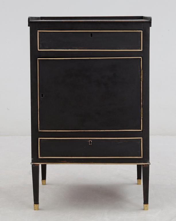 POTTSKÅP, gustaviansk stil 1900-tal.