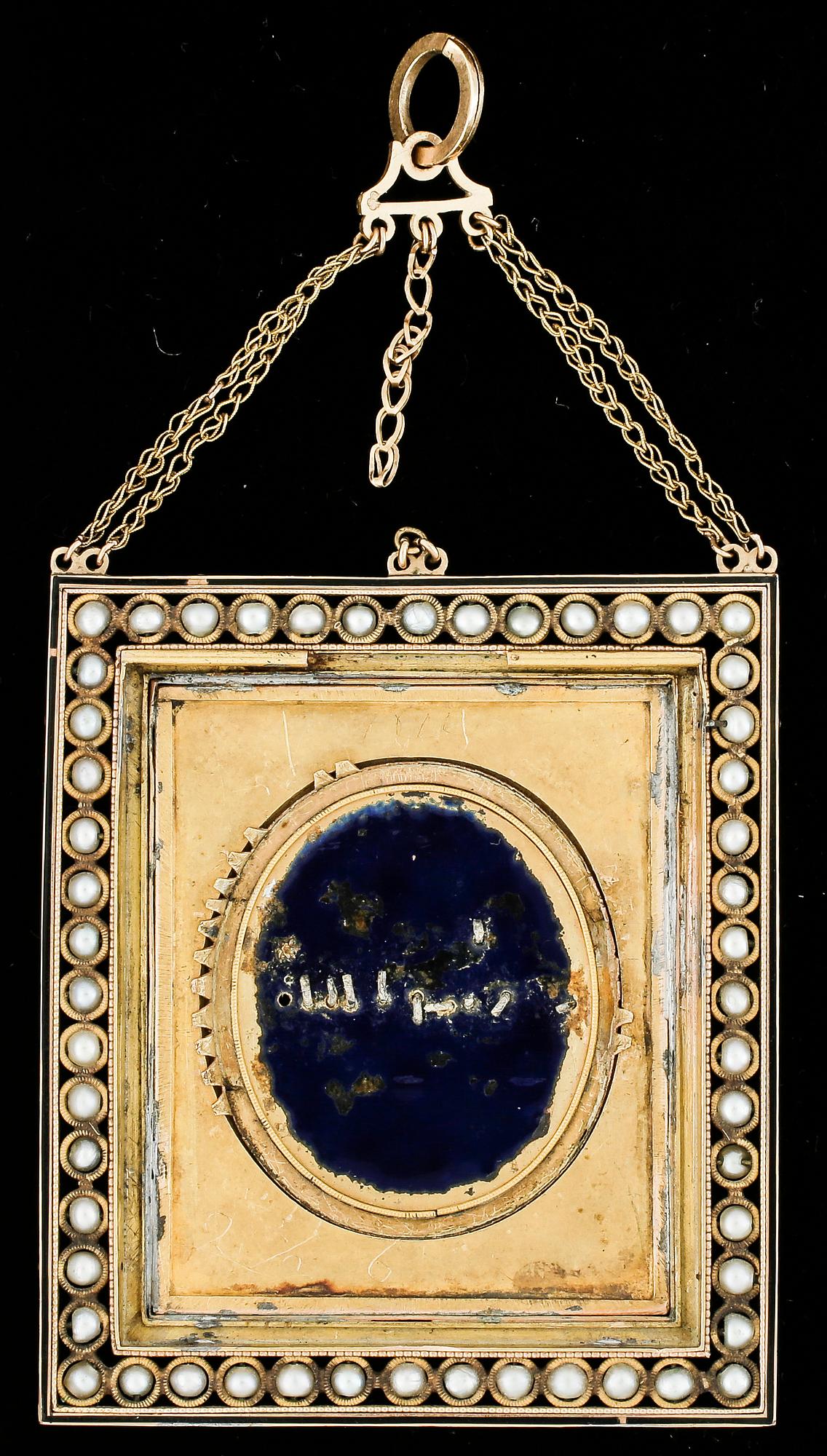 HÄNGE/RAM, 14k guld, pärlor och emalj. 1800-talet andra hälft. Total vikt 28 gr.