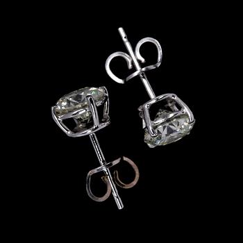 1005. EARSTUDS, brilliant cut diamonds, 1.05 cts and 1.03 cts acc. to HRD cert.