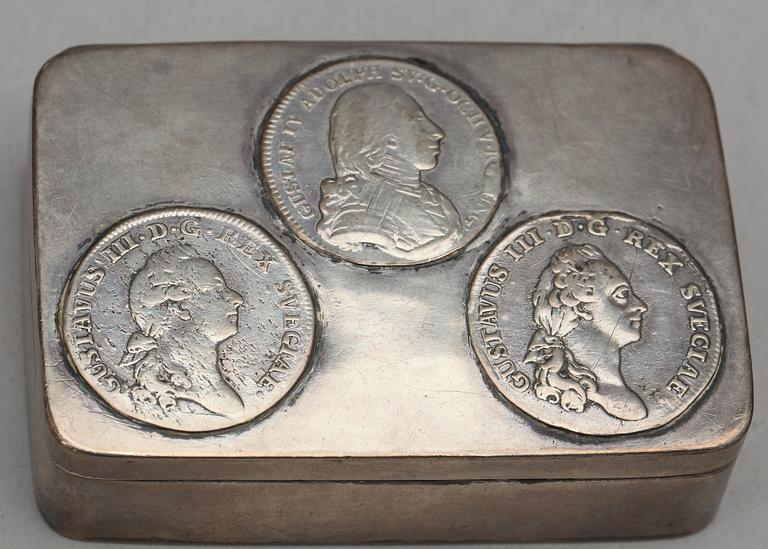 DOSOR, 2 st, silver, bla Gustaf Möllenborg, Stockholm 1823. Tot ca 179 gram.