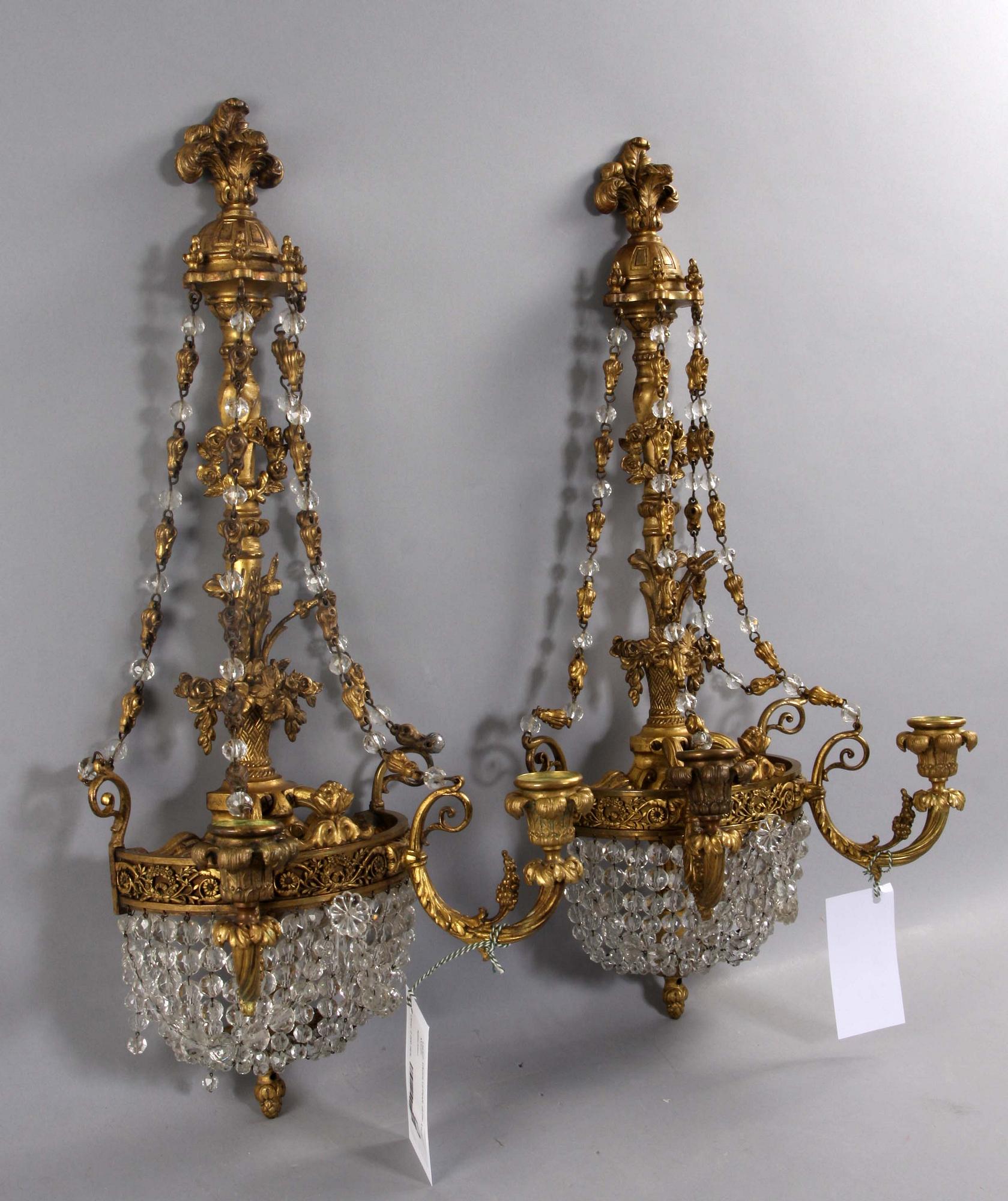 VÄGGLYSTRAR, ett par. Louis XVI-stil.