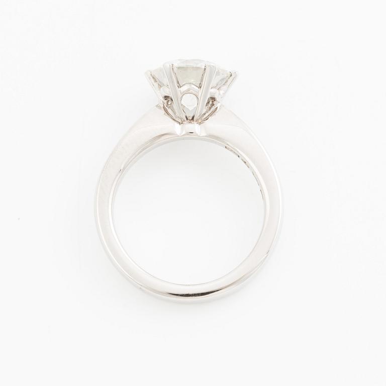 Ring, Atelier ajour, 18K white gold with brilliant-cut diamond.