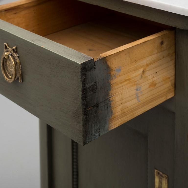 SÄNGBORD, ett par, 1900-talets första hälft.