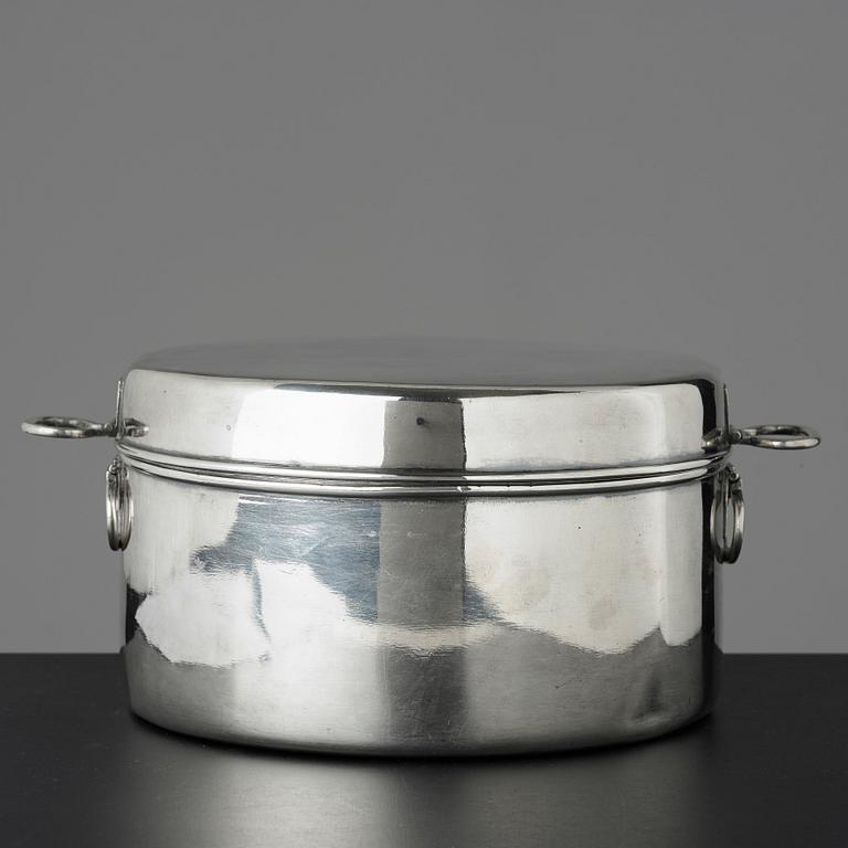 A 19th century saucepan with lid.