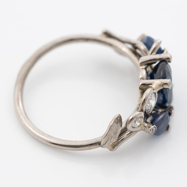 Ring, Mandelstam, 18K white gold with sapphires and brilliant-cut diamonds.
