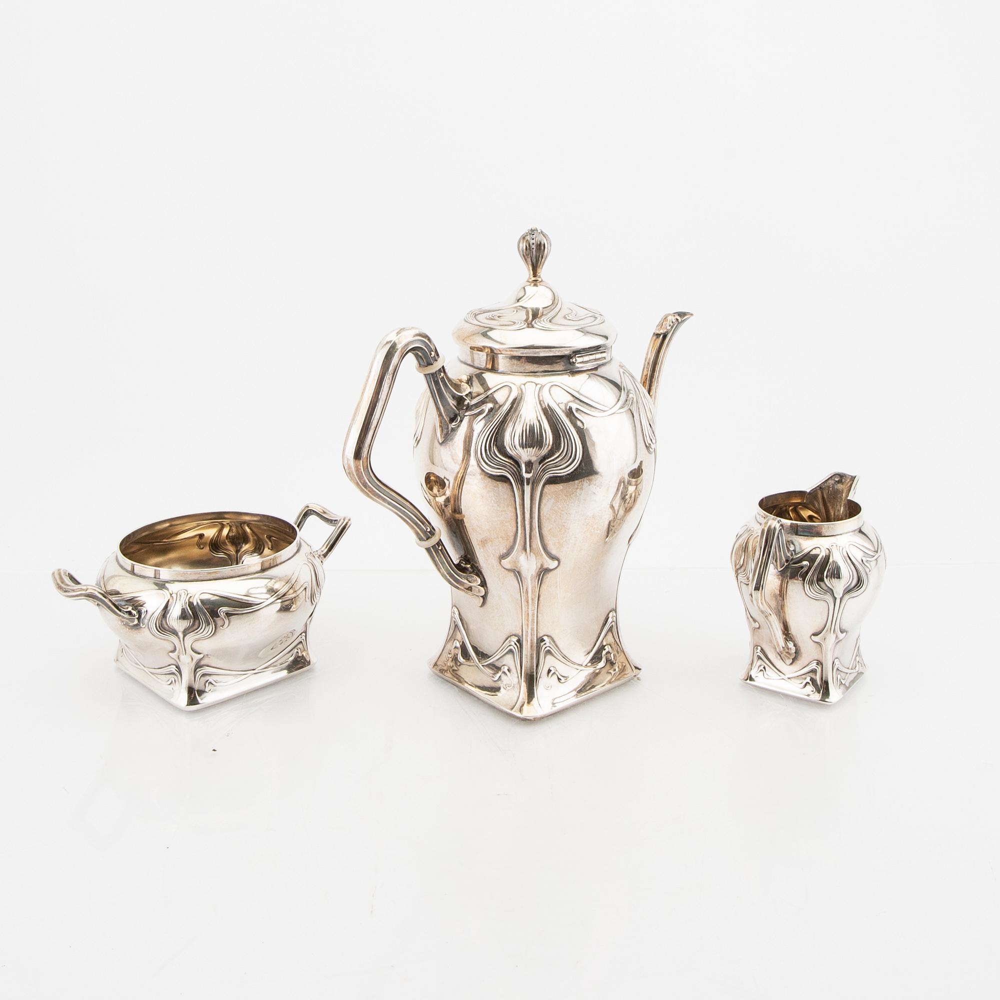 A Swedish 20th century three pcs silver coffee service mark of AE Wahlberg Sundsvall 1905, weight 892 grams.
