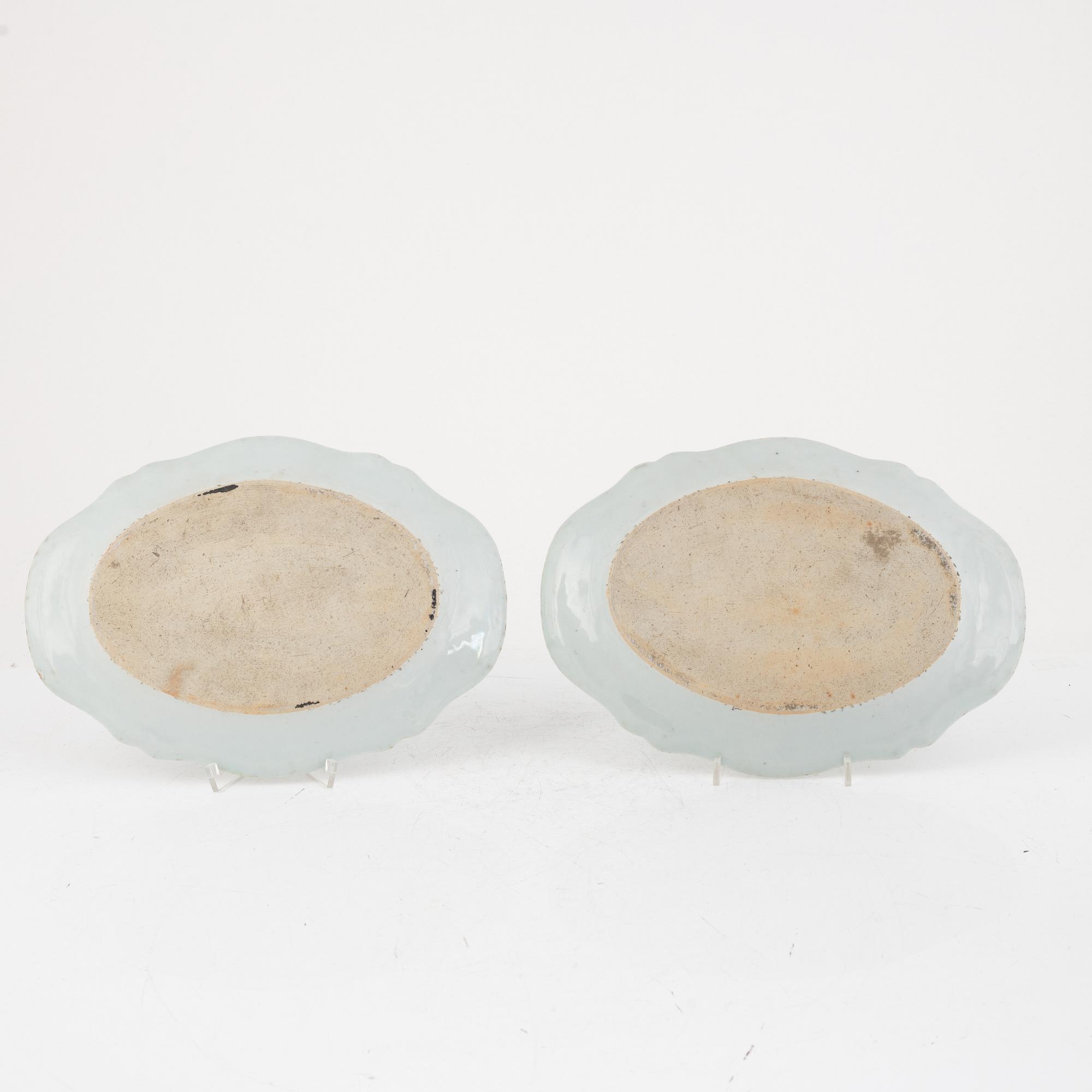 A pair of Chinese export porcelain famille rose dishes, Qing dynasty, Qianlong (1736-95).
