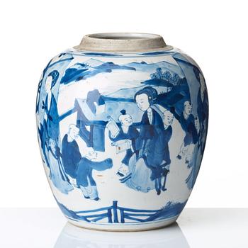 A blue and white jar, Qing dynasty, Kangxi (1662-1722).